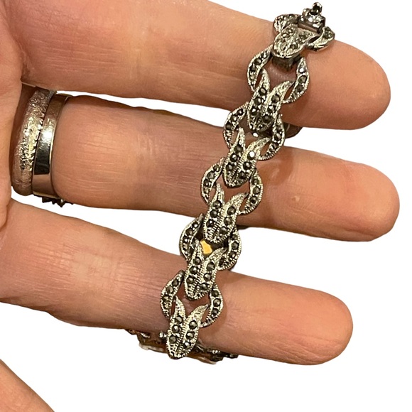 Vintage Silver finish marcasite carved shell cameo fancy bracelet - Picture 4 of 12